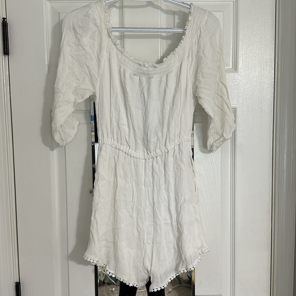Francesca’s White and blue romper size M - Picture 2 of 2